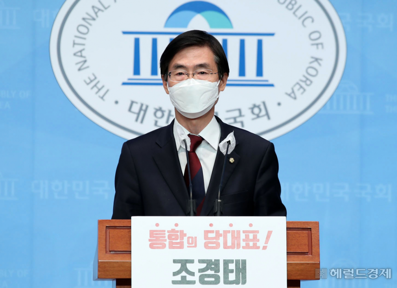 [헤럴드경제=이상섭 기자] 조경태 국민의힘 의원이 11일 서울 여의도 국회 소통관에서 당대표 출마 기자회견을 하고 있다. babtong@heraldcorp.com