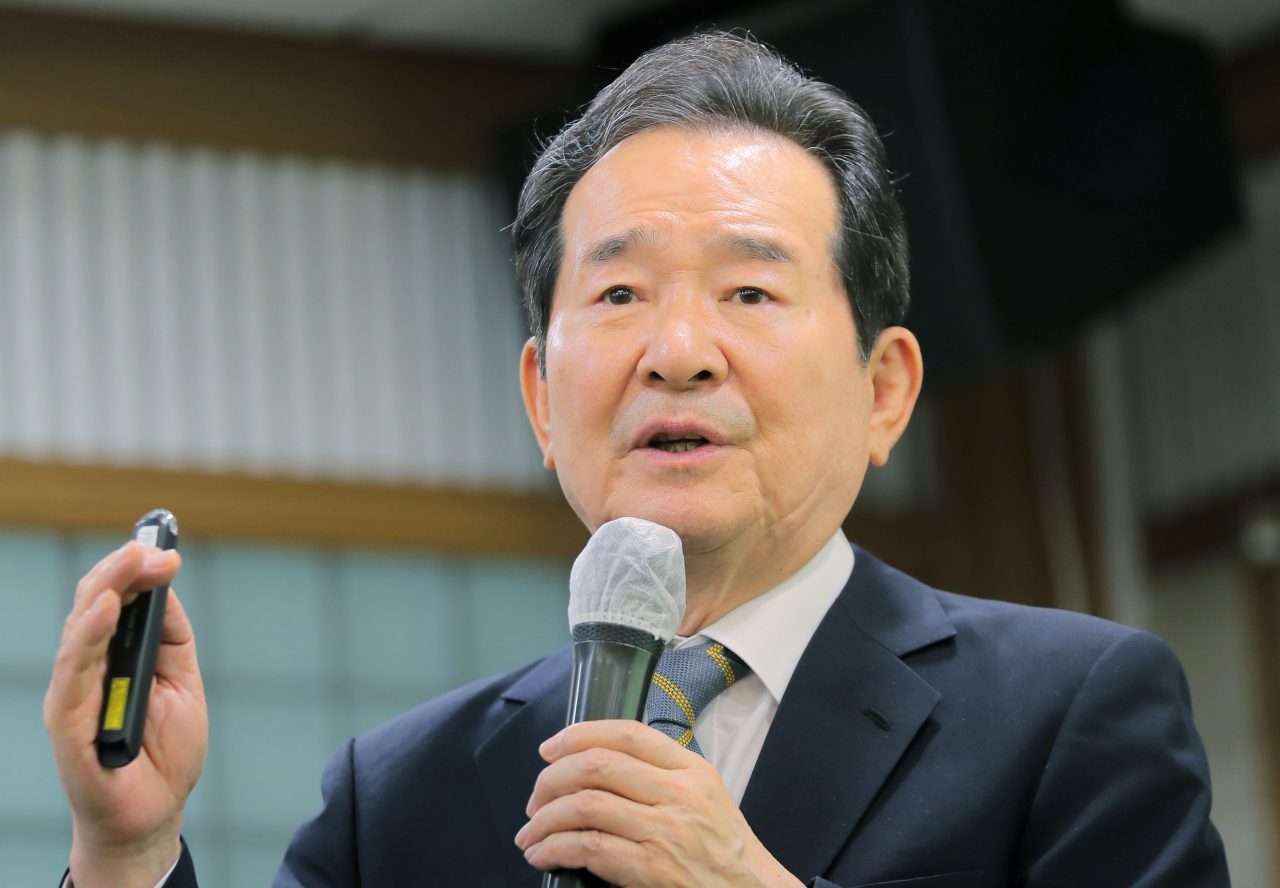 정세균 전 국무총리가 12일 오전 서울 중구 한국프레스센터에서 '대한민국을 생각하는 호남미래 포럼' 회원들을 대상으로 특별강연을 하고 있다. [연합]
