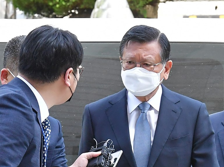 박삼구 전 금호아시아나그룹 회장이 12일 오전 서초구 서울중앙지법에 열린 영장실질심사에 출석하고 있다. [연합]