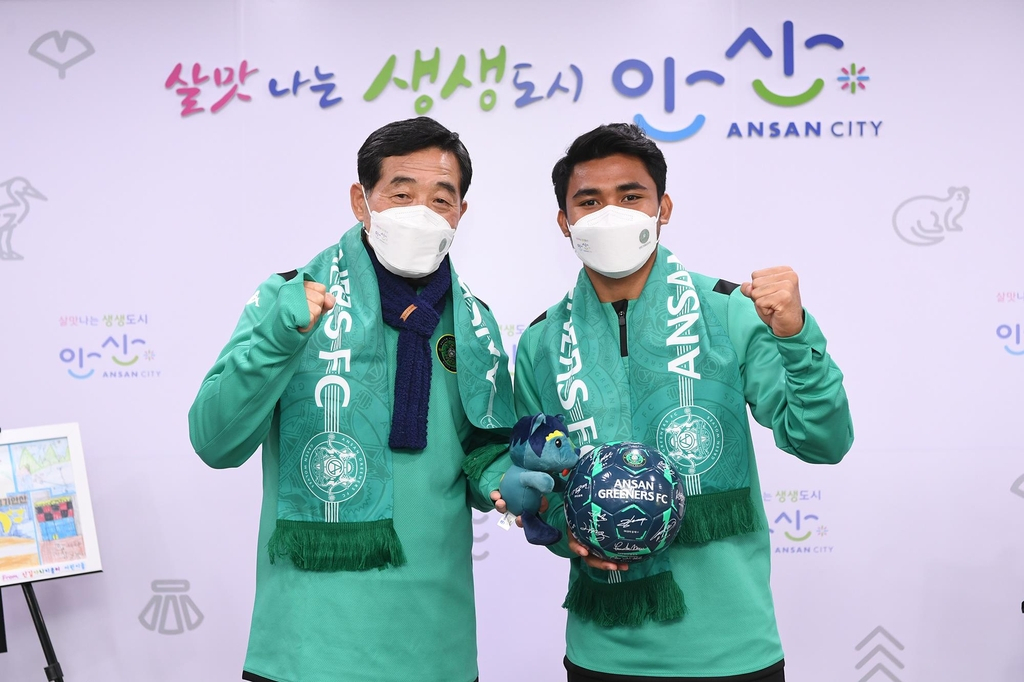 아스나위(왼쪽) [연합, 안산그리너스 홈페이지 캡쳐]