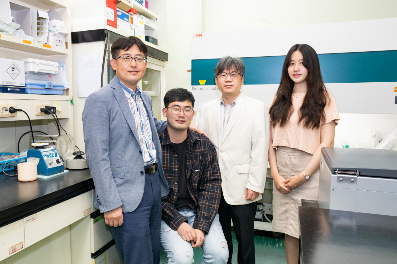 왼쪽부터 권인찬 교수, 김승균 박사과정, 태기융 교수, 권기윤 박사과정.[GIST 제공]