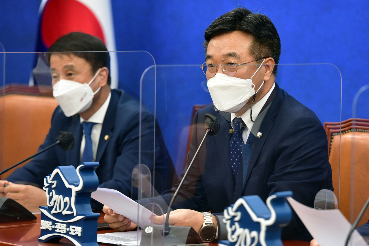 윤호중 더불어민주당 원내대표가 13일 서울 여의도 국회에서 열린 정책조정회의에서 발언하고 있다. [연합]