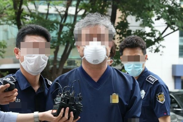 지난해 6월 영장실질심사 당시의 이강세(가운데) 전 스타모빌리티 대표. [연합]