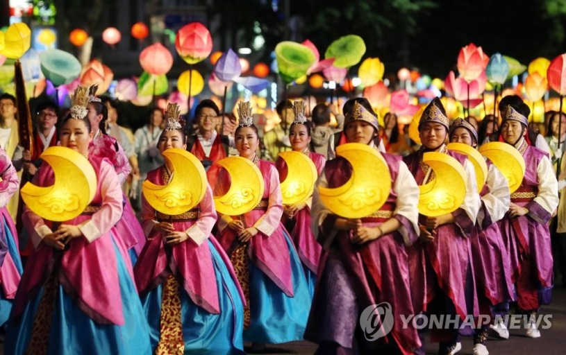 5월의 서울 문화재로 선정된 연등회.