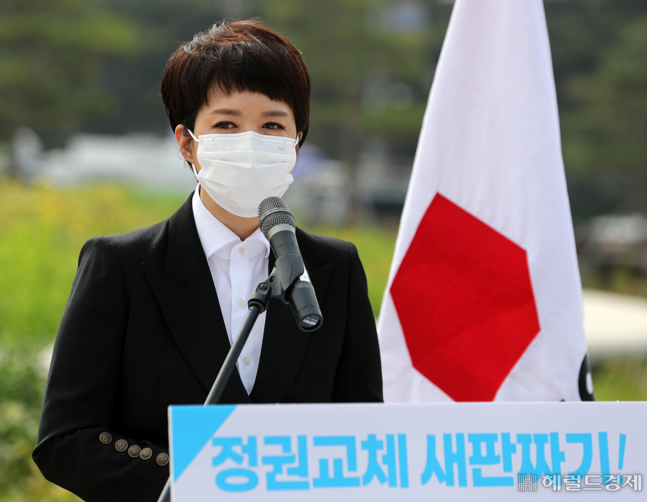 김은혜 국민의힘 의원이 14일 오전 청와대 분수대 앞에서 당대표 경선 출마선언을 하고 있다. [국회사진기자단]