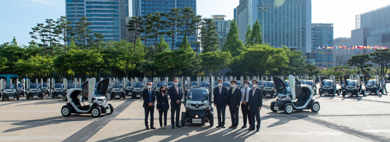 르노삼성자동차 도미닉 시뇨라 CEO, 부산광역시 박형준 시장, 투어스태프 김남진 대표 참여한 가운데 신개념 모빌리티 공유서비스 ‘투어지’ 출범식이 진행됐다. [르노삼성차 제공]