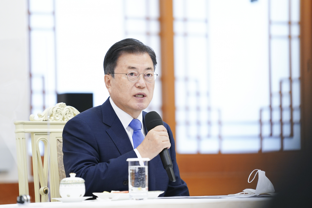 문재인 대통령이 14일 오전 청와대에서 열린 더불어민주당 지도부 초청 간담회에서 발언하고 있다. [연합]