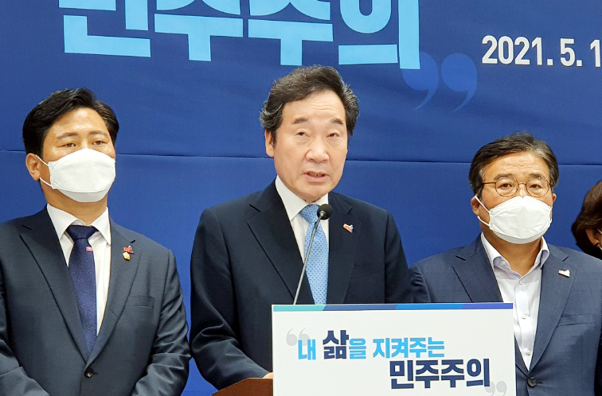 더불어민주당 이낙연 전 대표가 16일 오전 민주당 광주시당에서 기자회견을 하고 있다. [연합]