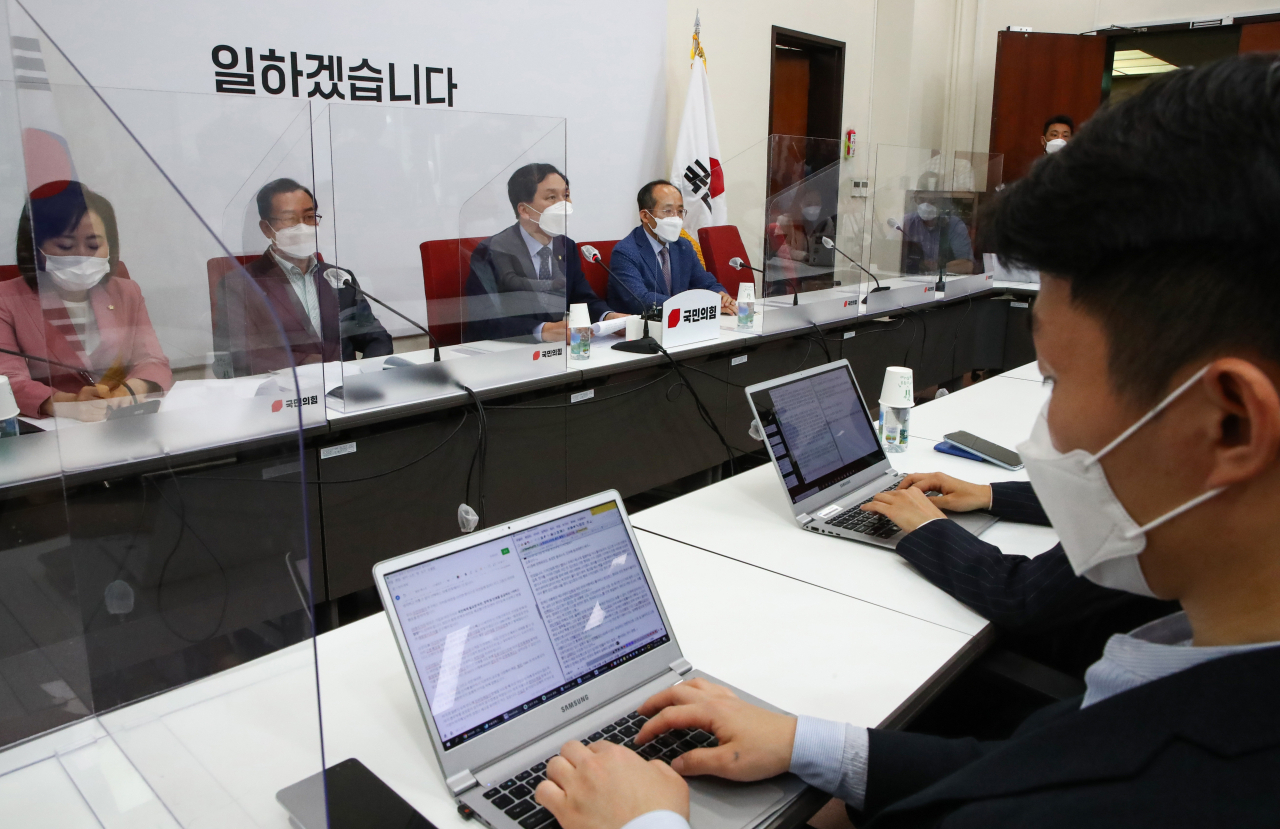 국민의힘 김기현 당 대표 권한대행 겸 원내대표가 16일 서울 여의도 국회에서 가진 기자간담회에서 발언하고 있다. [연합]