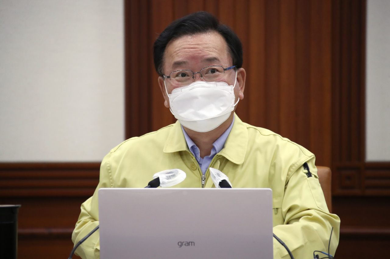 김부겸 국무총리가 16일 정부서울청사에서 열린 코로나19 대응 중앙재난안전대책본부(중대본) 회의를 주재하고 있다. [연합]