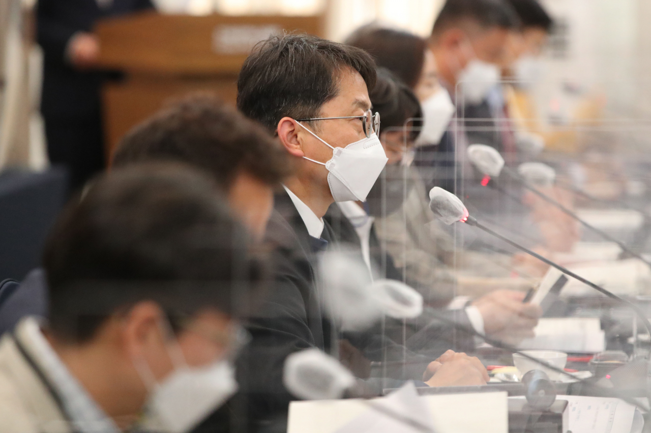 지난달 20일 오후 서울 중구 한국프레스센터에서 열린 최저임금위원회 1차 전원회의에서 박준식 위원장이 발언을 하고 있다. [연합]