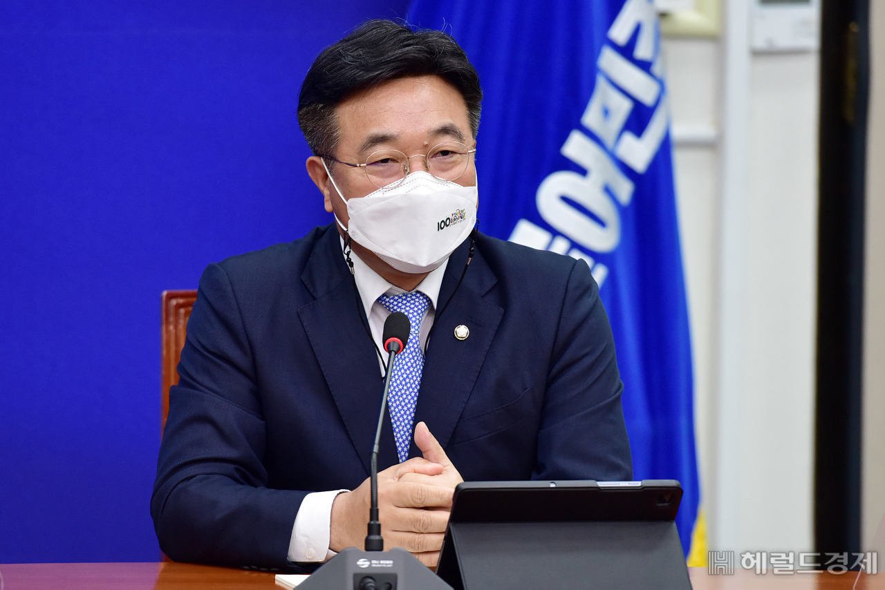 윤호중 더불어민주당 원내대표. 이상섭 기자