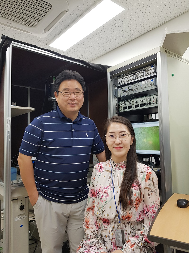 손종우(왼쪽부터) KAIST 생명과학과 교수와 유은선 석박사통합과정생. [KAIST 제공]