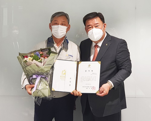 사진 왼쪽부터 중흥토건 이경호 대표이사, 대한전문건설협회 전라남도회 고성수 회장.