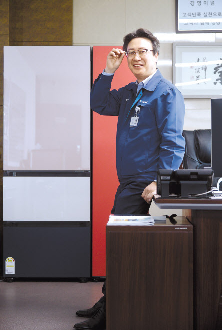 최구연 DH글로벌 대표가 광주 본사에서 2030년 기업가치 1조원 뿐만 아니라 매출 1조원의 유니콘기업으로 성장하겠다는 포부를 밝혔다. 또 광주 지역경제 활성화를 위해서라도 이재용 삼성 부회장 사면이 필요하다고도 했다. 광주=이상섭 기자
