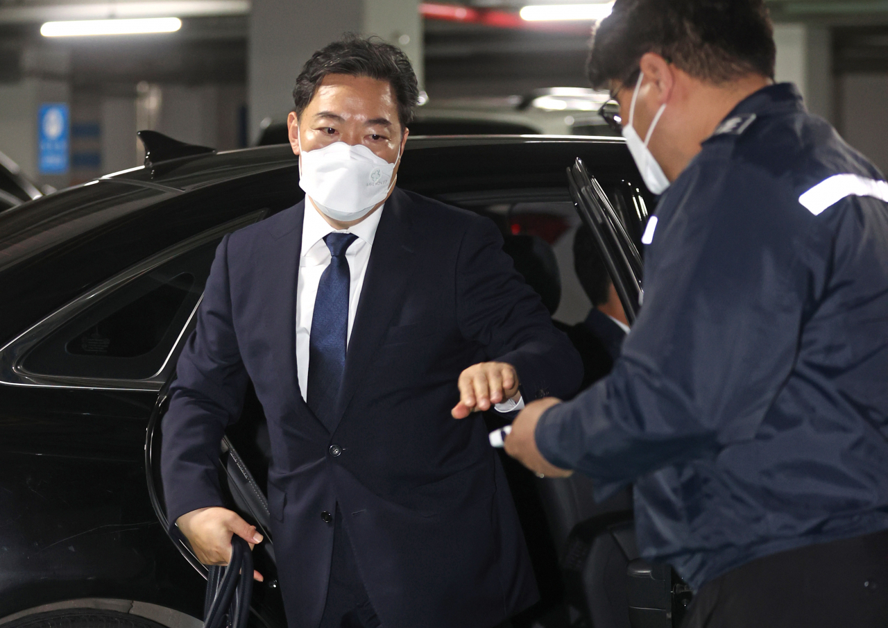 김오수 검찰총장 후보자가 18일 오전 인사청문회 준비단 사무실이 차려진 서울 서초구 서울고검으로 출근하고 있다. [연합]