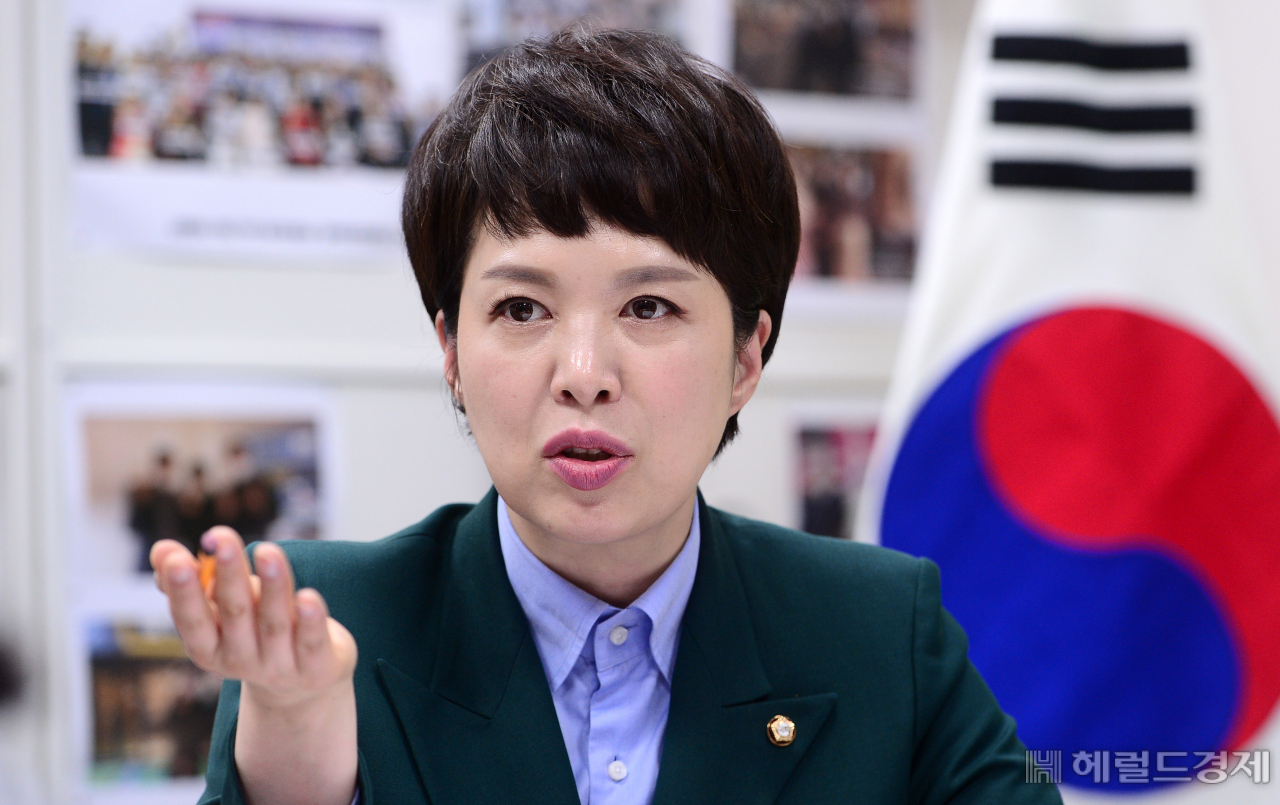 국민의힘 차기 당대표에 도전하는 김은혜 의원이 지난 18일 국회 의원회관에서 헤럴드경제와 인터뷰 하고 있다. 이상섭 기자 babtong@heraldcorp.com