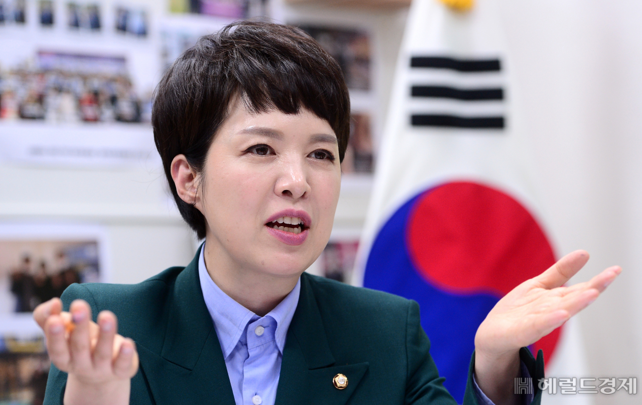국민의힘 차기 당대표에 도전하는 김은혜 국민의힘 의원이 지난 18일 국회 의원회관에서 헤럴드경제와 인터뷰 하고 있다. 이상섭 기자 babtong@heraldcorp.com