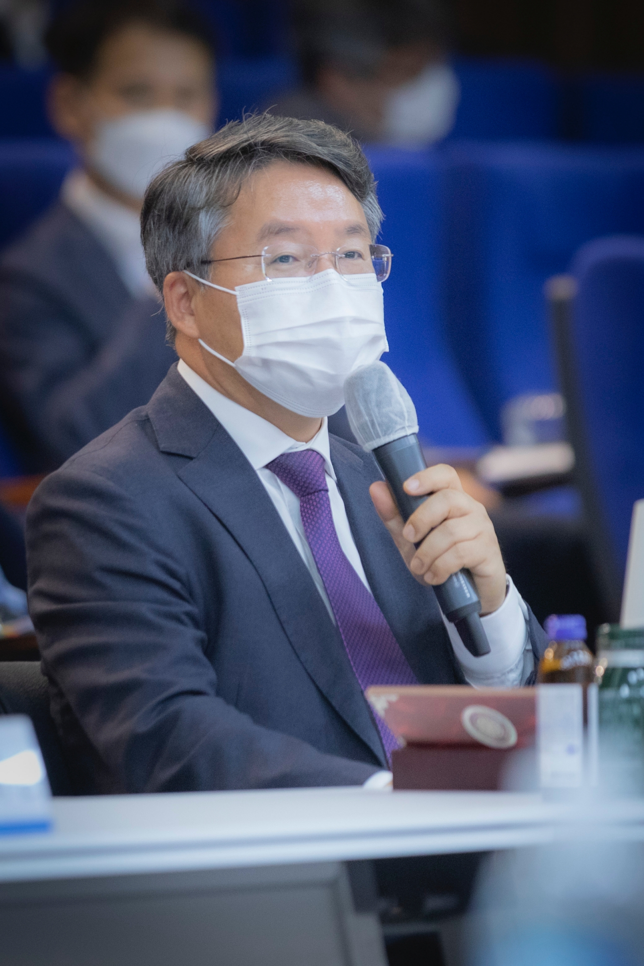 이승우 사장이 20일 열린 미래전략 해커톤에서 화력사업 현재·미래 그리고 새로운 미래에너지 사업방향을 임직원과 함께 논의했다. [남부발전 제공]