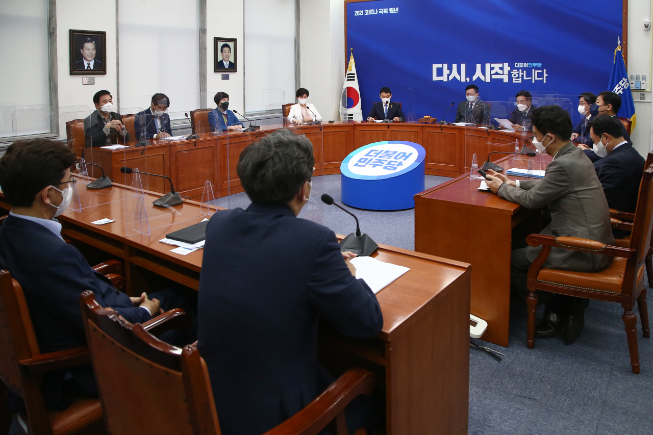 더불어민주당 최고위원회의가 21일 오전 국회에서 송영길 대표 주재로 열리고 있다. 이상섭 기자
