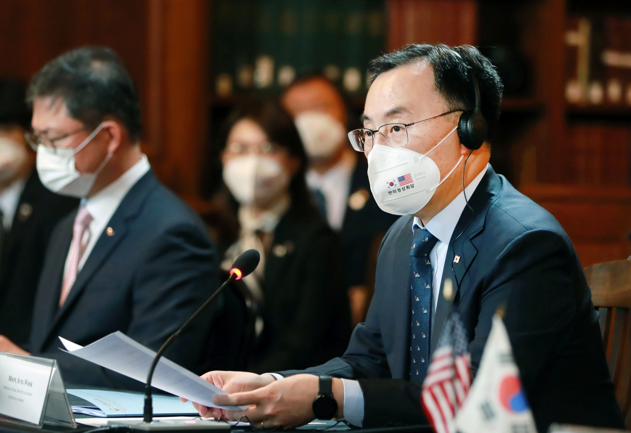 문재인 대통령을 수행해 미국을 방문 중인 문승욱 산업통상자원부 장관이 21일 오후(현지시간) 미 워싱턴 DC에서 열린 한·미 비즈니스 라운드 테이블에서 발언하고 있다. [산업통상자원부 제공. 재판매 및 DB 금지] 연합뉴스