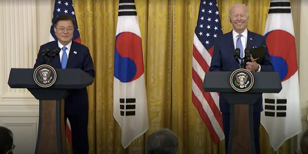 질문 의도를 파악하고 파안대소하는 바이든 대통령 [백악관 제공 영상 캡처]