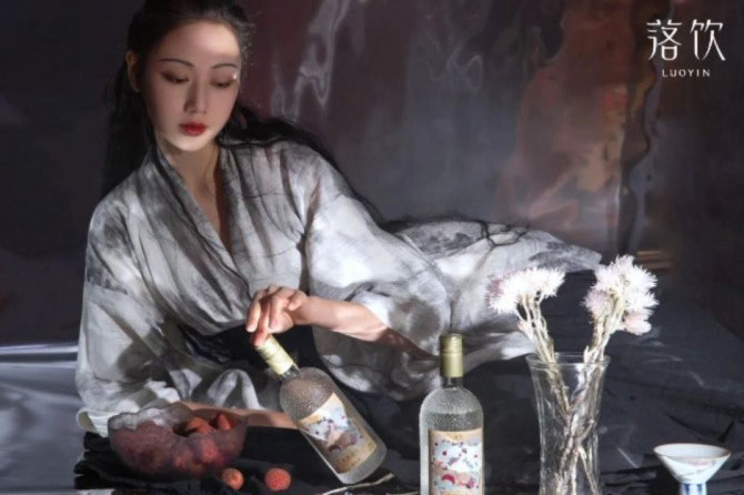 루어인 브랜드의 과일+차+술 결합한 음료