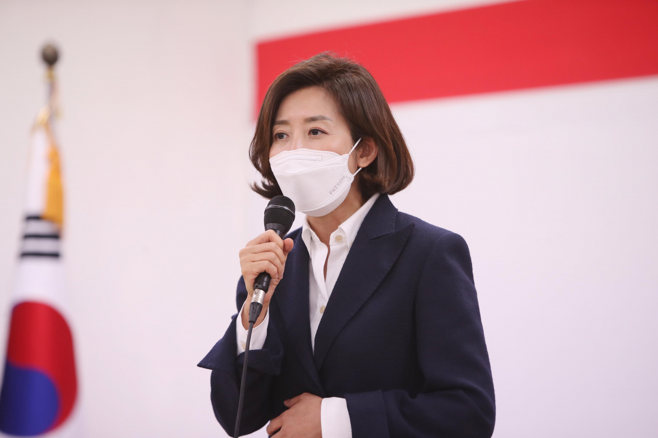 21일 오후 국민의힘 대구시당에서 열린 주요당직자 간담회에서 당 대표 선거에 출마한 나경원 전 의원이 인사말을 하고 있다. [연합]