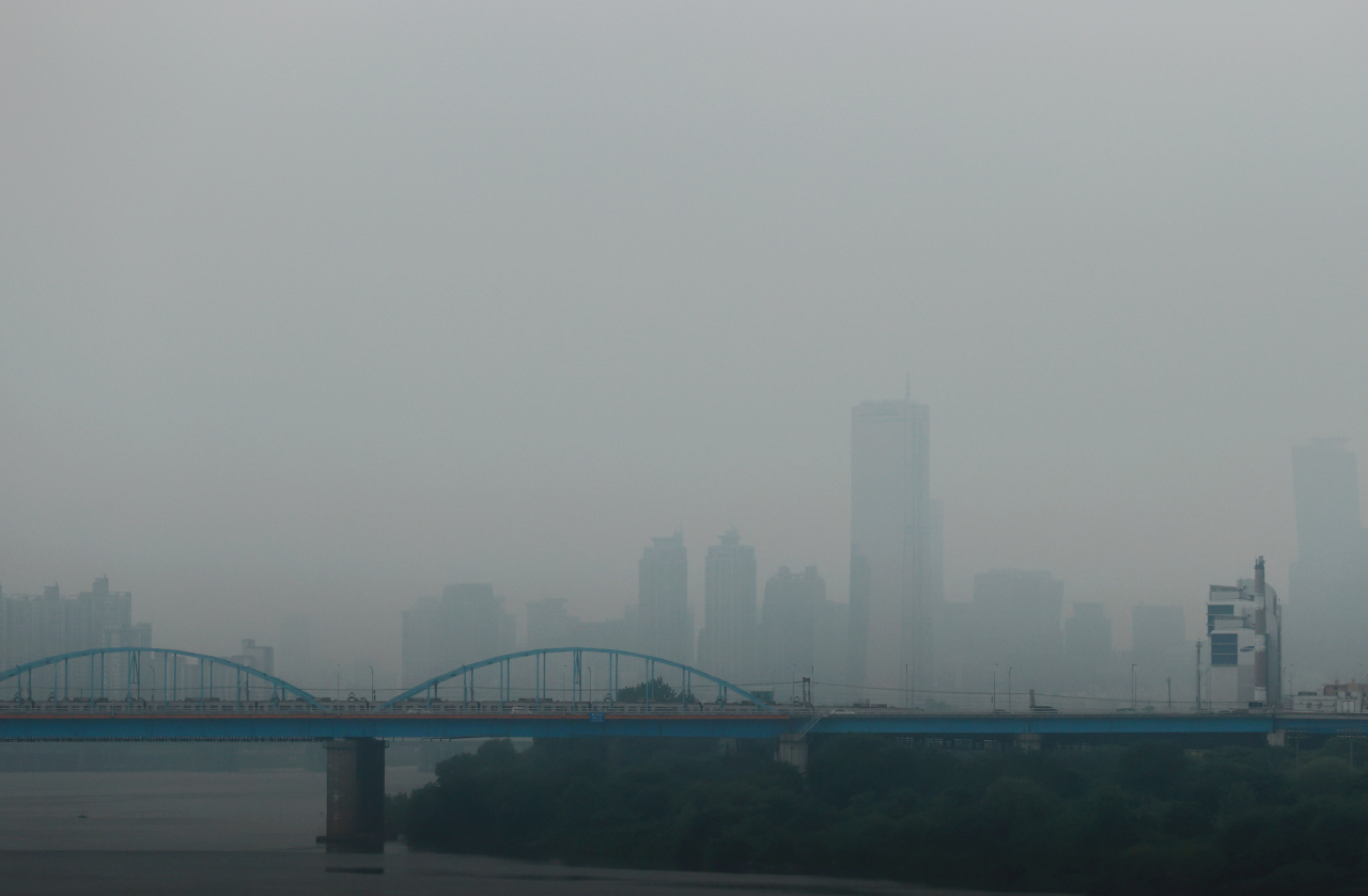 흐린 월요일…전국 황사 영향에 미세먼지 ‘나쁨’