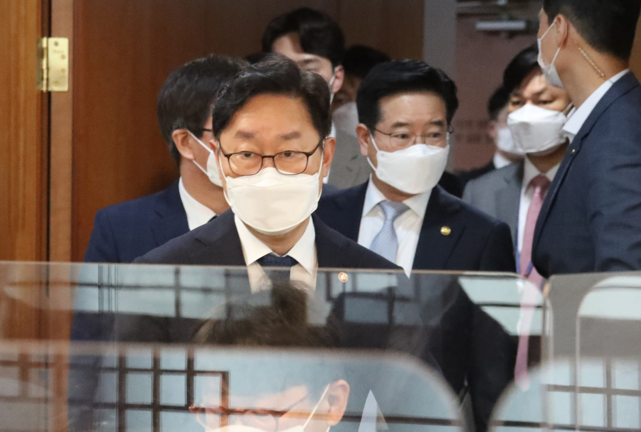 박범계 법무부 장관이 지난 21일 정부서울청사에서 열린 ‘부동산 투기의혹 단속 및 수사상황 점검 관계기관 회의’에 참석하고 있는 모습. [연합]