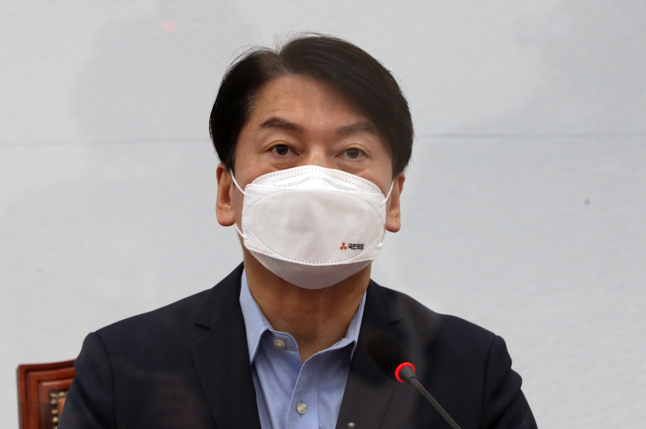 안철수 국민의당 대표가 20일 오전 서울 여의도 국회에서 열린 최고위원회의에서 발언하고 있다. [연합]