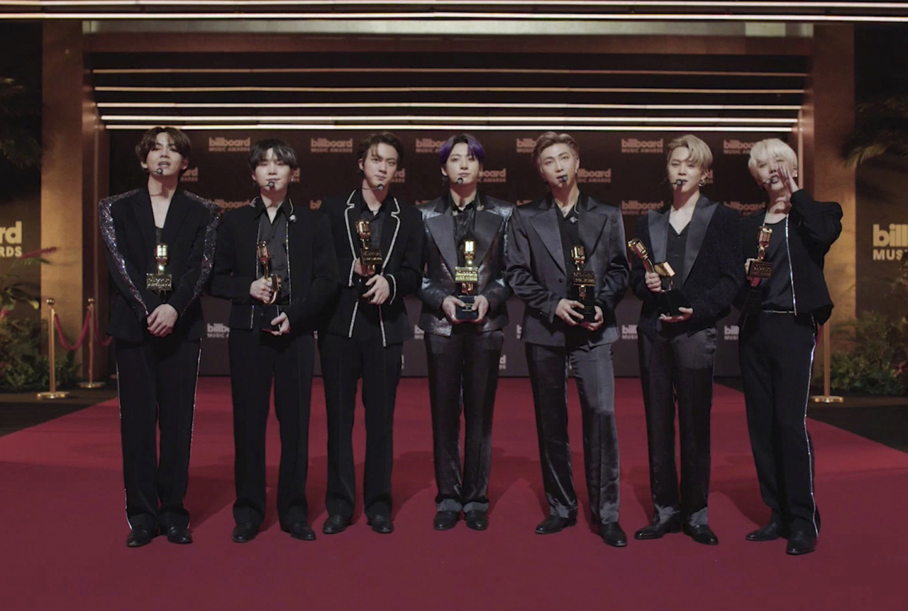 방탄소년단이 방탄소년단이 미국 3대 시상식 중 하나인 빌보드 뮤직 어워드(BBMA)에서 4관왕에 오르며, K팝 최초의 대기록을 달성했다. [연합]