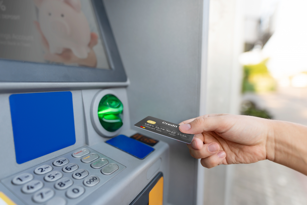 체크카드 해외 ATM 인출 제한 “코인 거래 우려” - 헤럴드경제