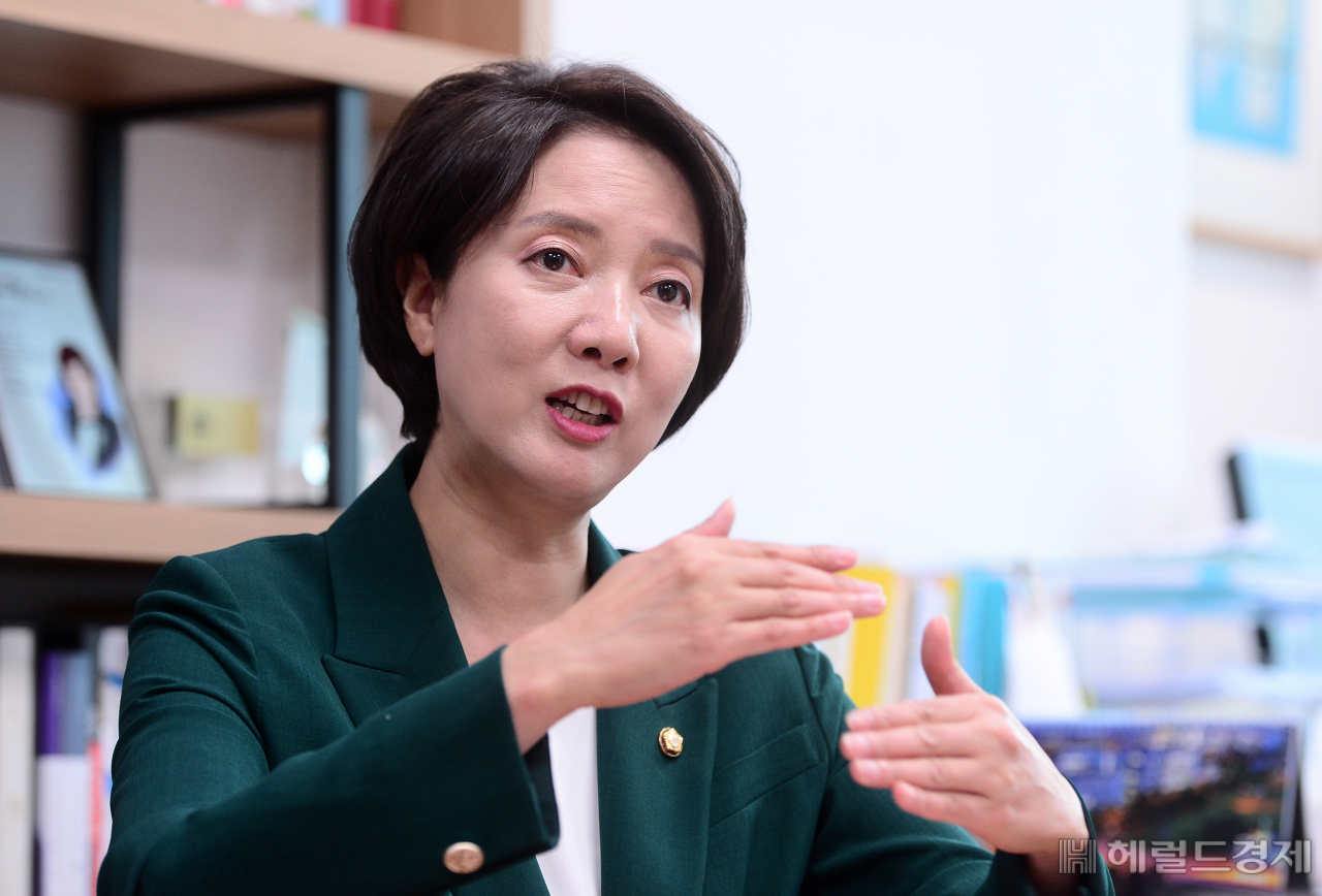 국민의힘 최고위원에 도전하는 이영 국민의힘 의원이 24일 의원회관에서 헤럴드경제와 인터뷰를 하고 있다. [헤럴드경제=이상섭 기자 babtong@heraldcorp.com]