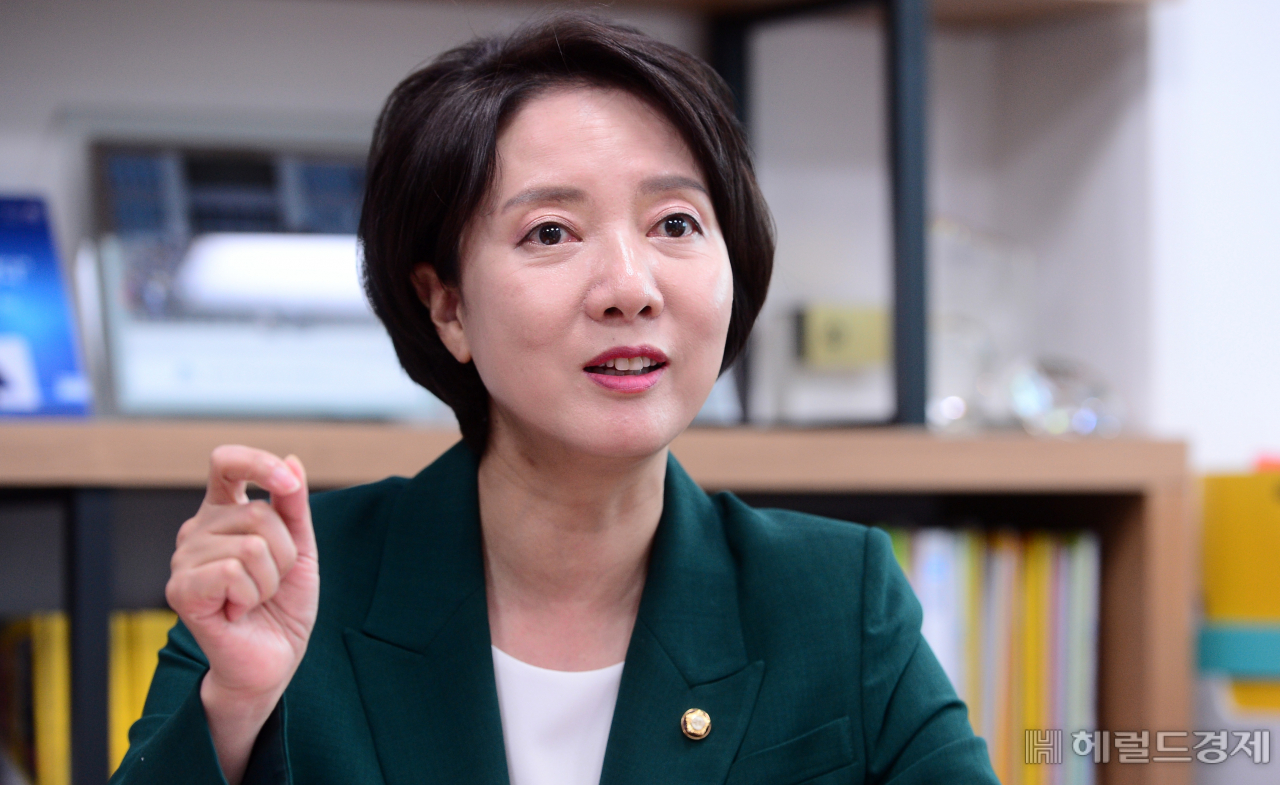 국민의힘 최고위원에 도전하는 이영 국민의힘 의원이 24일 의원회관에서 헤럴드경제와 인터뷰를 하고 있다. [헤럴드경제=이상섭 기자 babtong@heraldcorp.com]