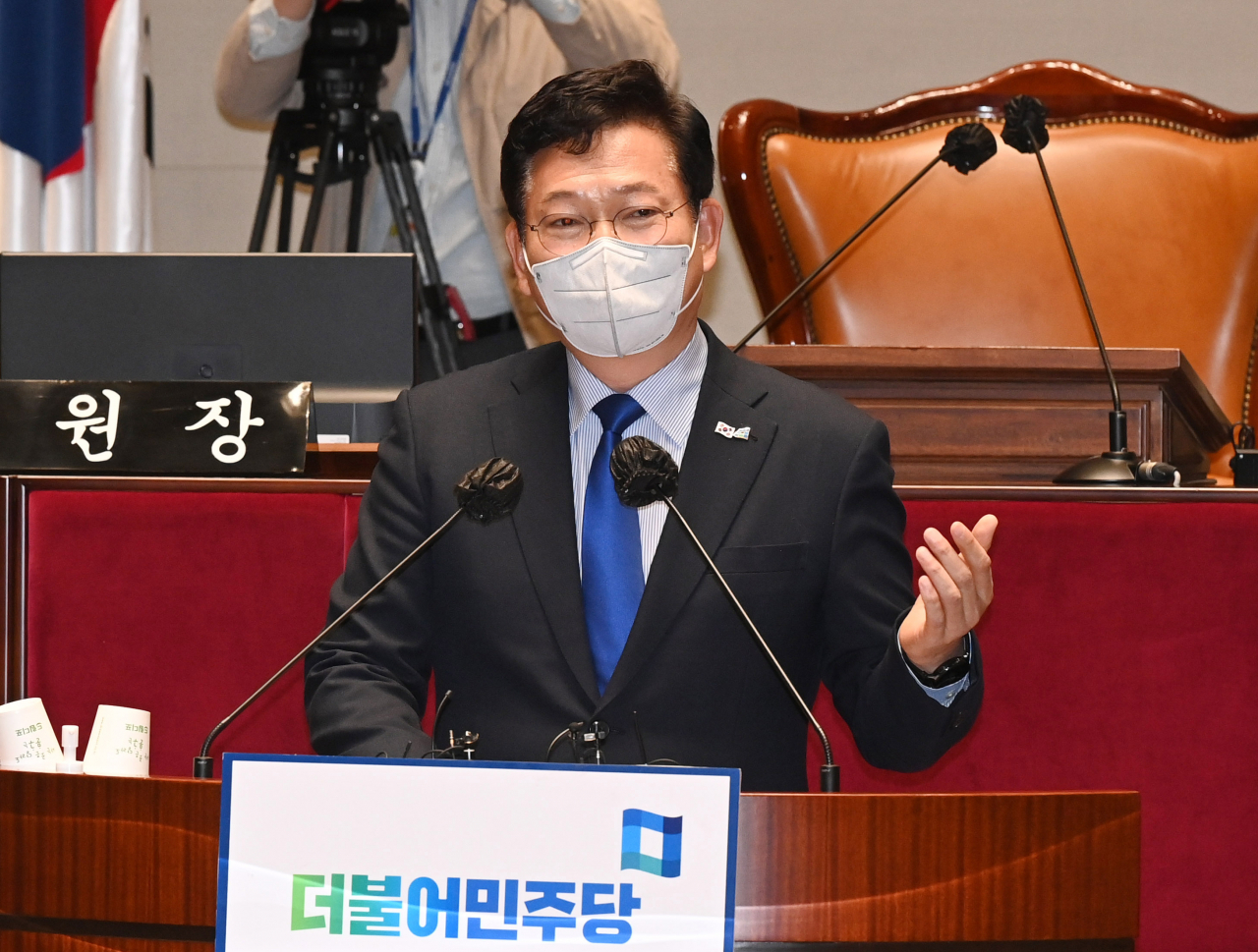 송영길 더불어민주당 대표가 25일 오전 국회에서 열린 의원총회에서 발언하고 있다. 이상섭 기자