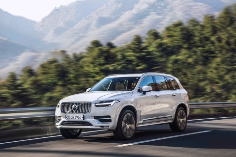Solid family vehicle Volvo XC90 made more eco-friendly with B6 engine