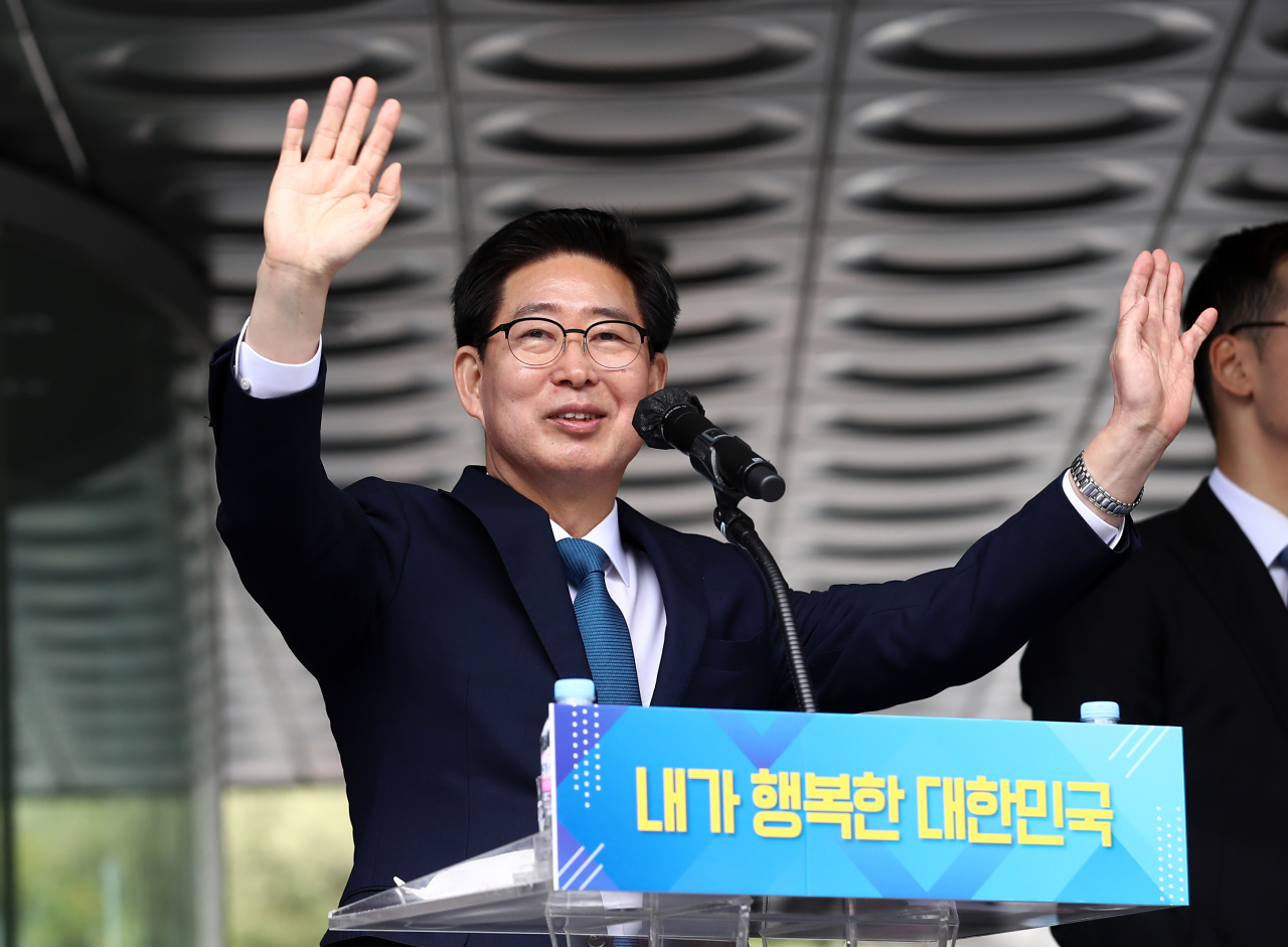 양승조 충남도지사가 지난 12일 오전 세종시 어진동 지방자치회관에서 대선 출마 선언 기자회견을 열고 있다. [연합]