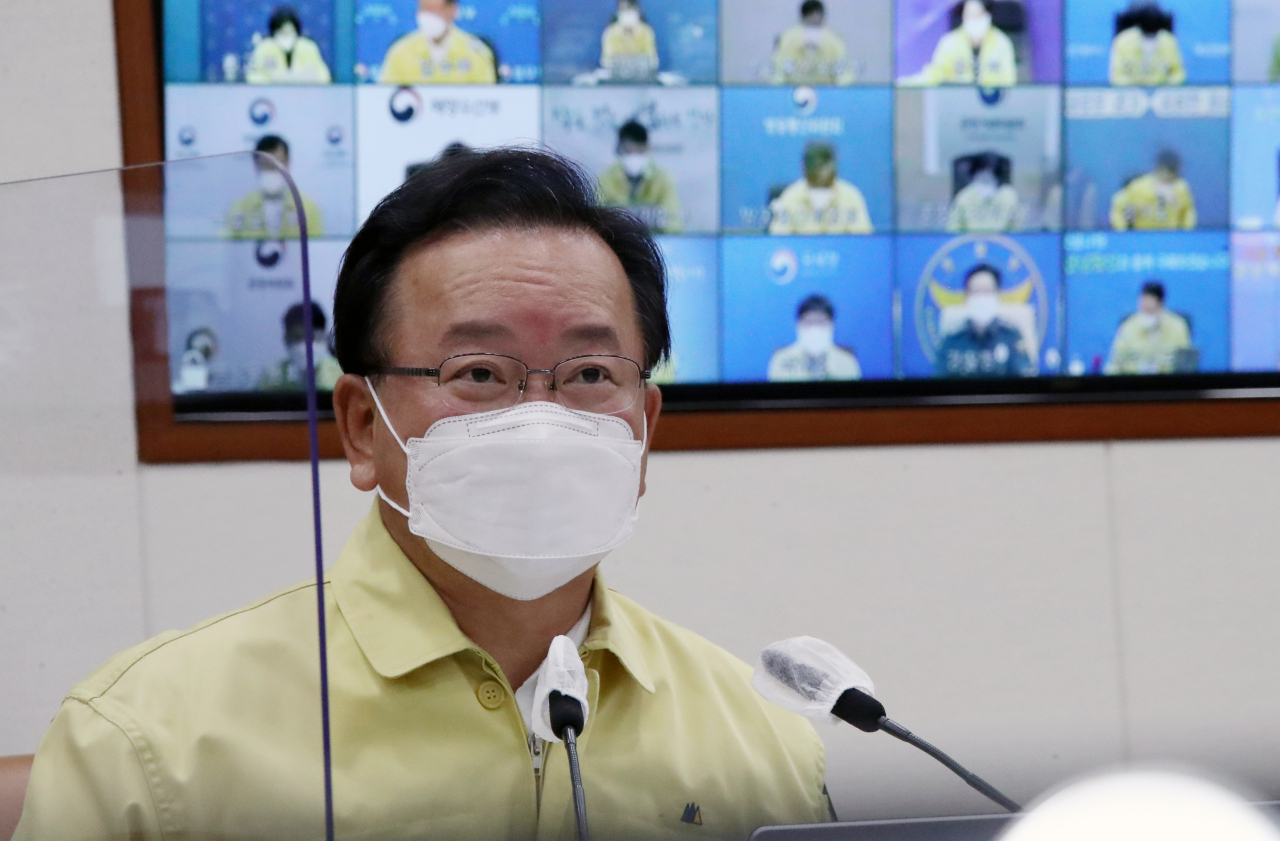 김부겸 국무총리가 26일 정부서울청사에서 열린 코로나19 대응 중앙재난안전대책본부 회의에서 발언하고 있다. [연합]