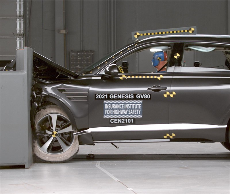 제네시스 GV80의 IIHS 충돌 테스트 장면. [출처=IIHS]