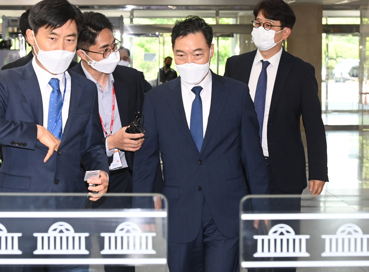 인사청문회를 앞둔 김오수 검찰총장 후보자가 26일 서울 여의도 국회에 도착하고 있다. [연합]