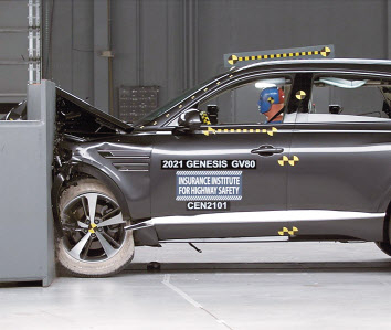 제네시스 GV80의 IIHS 충돌 테스트 장면. [IIHS 자료]