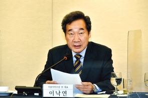이낙연 더불어민주당 전 대표가 26일 서울 한국프레스센터에서 열린 한국신문방송편집인협회 초청 대선후보 토론회에서 기조 발언을 하고 있다. [국회사진기자단]