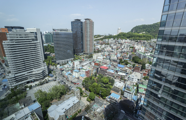 서울의 대표적인 재개발 예정지인 서울 용산구 동자동 재개발 추진 지역의 모습 [연합]