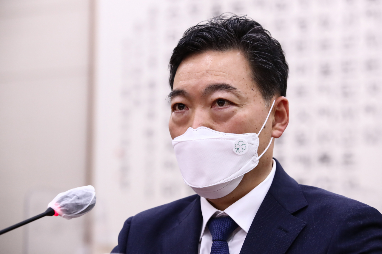 김오수 검찰총장 후보자가 지난 26일 국회 법제사법위원회에서 열린 인사청문회에서 의원들의 질문에 답변하고 있다. [연합]