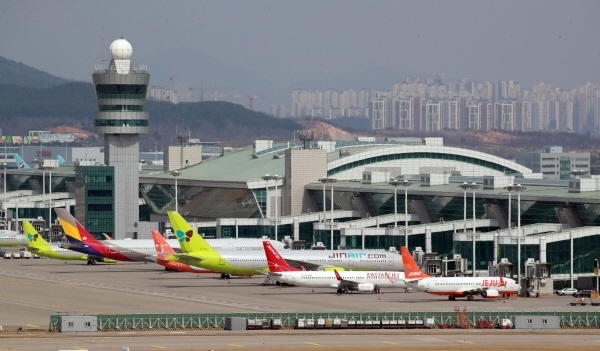 인천공항에 계류돼 있는 LCC 항공기들 [연합뉴스]