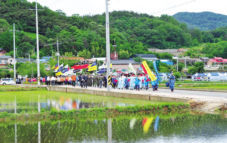 군위 고지바위권역 장군마을은 해마다 단오에 장군단오제를 개최하고 있다. [군위군 제공]