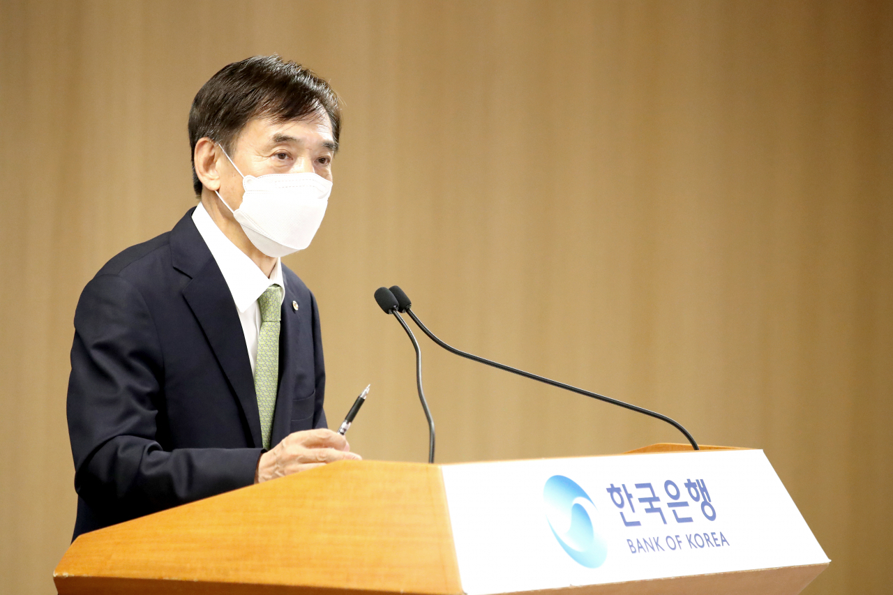 이주열 한국은행 총재가 27일 서울 중구 한국은행에서 열린 통화정책방향 기자간담회에서 발언하고 있다. [한국은행 제공]