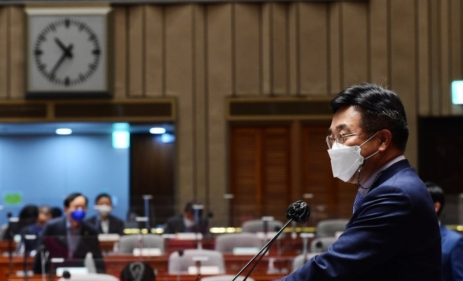 윤호중 더불어민주당 원내대표가 27일 오전 국회에서 열린 부동산 관련 정책의원총회에서 발언하고 있다.[연합]