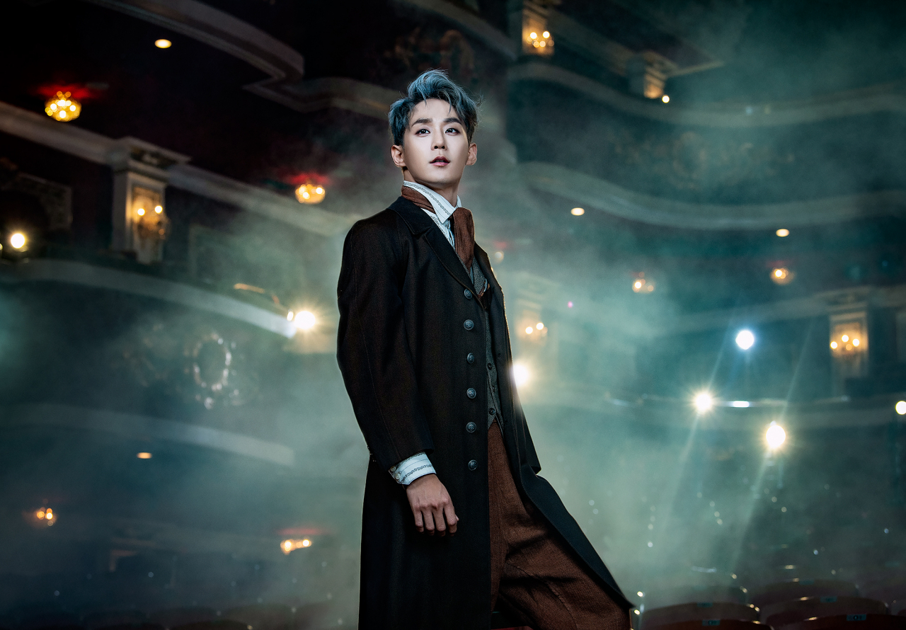 뮤지컬 ‘그레이트 코멧’에서 아나톨 역할을 맡은 배우 이충주는 “현존하는 뮤지컬 중 가장 멋진 남자배우의 등장신이 아닐까 싶다”며 인생 캐릭터를 만나 연기 중인 소감을 전했다. [쇼노트 제공]